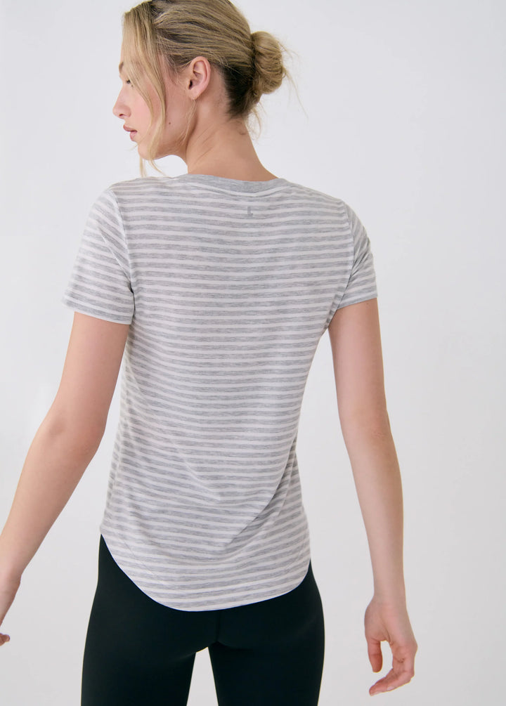 LOLE- WOMEN'S DYNAMIC V-NECK SHIRT