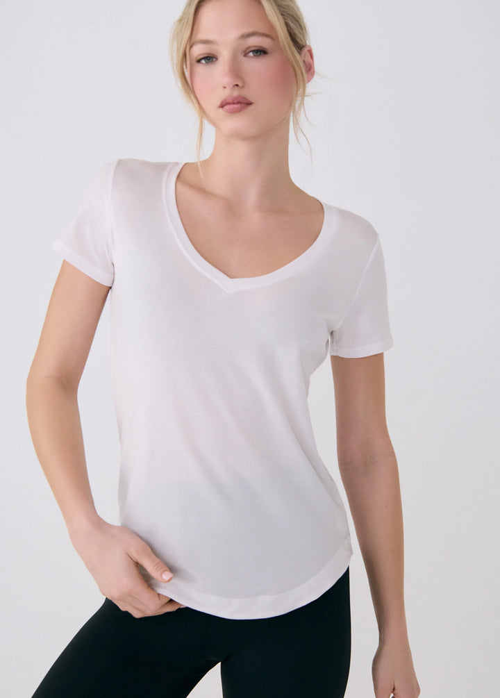 LOLE- WOMEN'S DYNAMIC V-NECK SHIRT