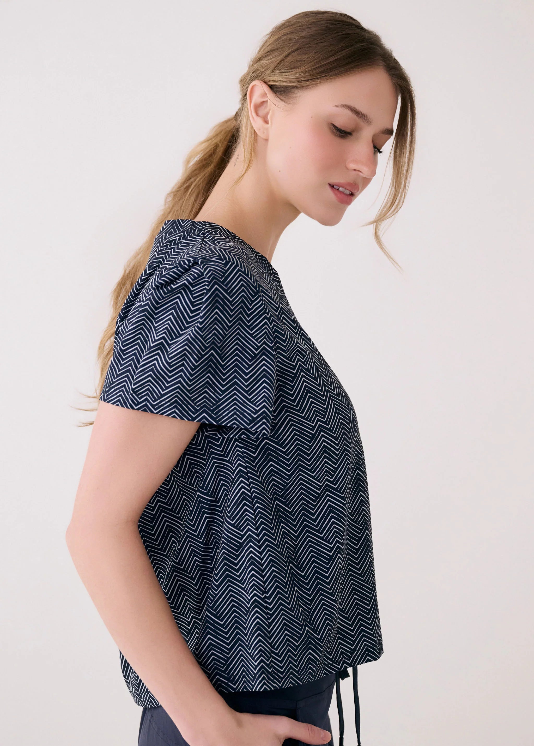 LOLE - OLIVIE V NECK TOP