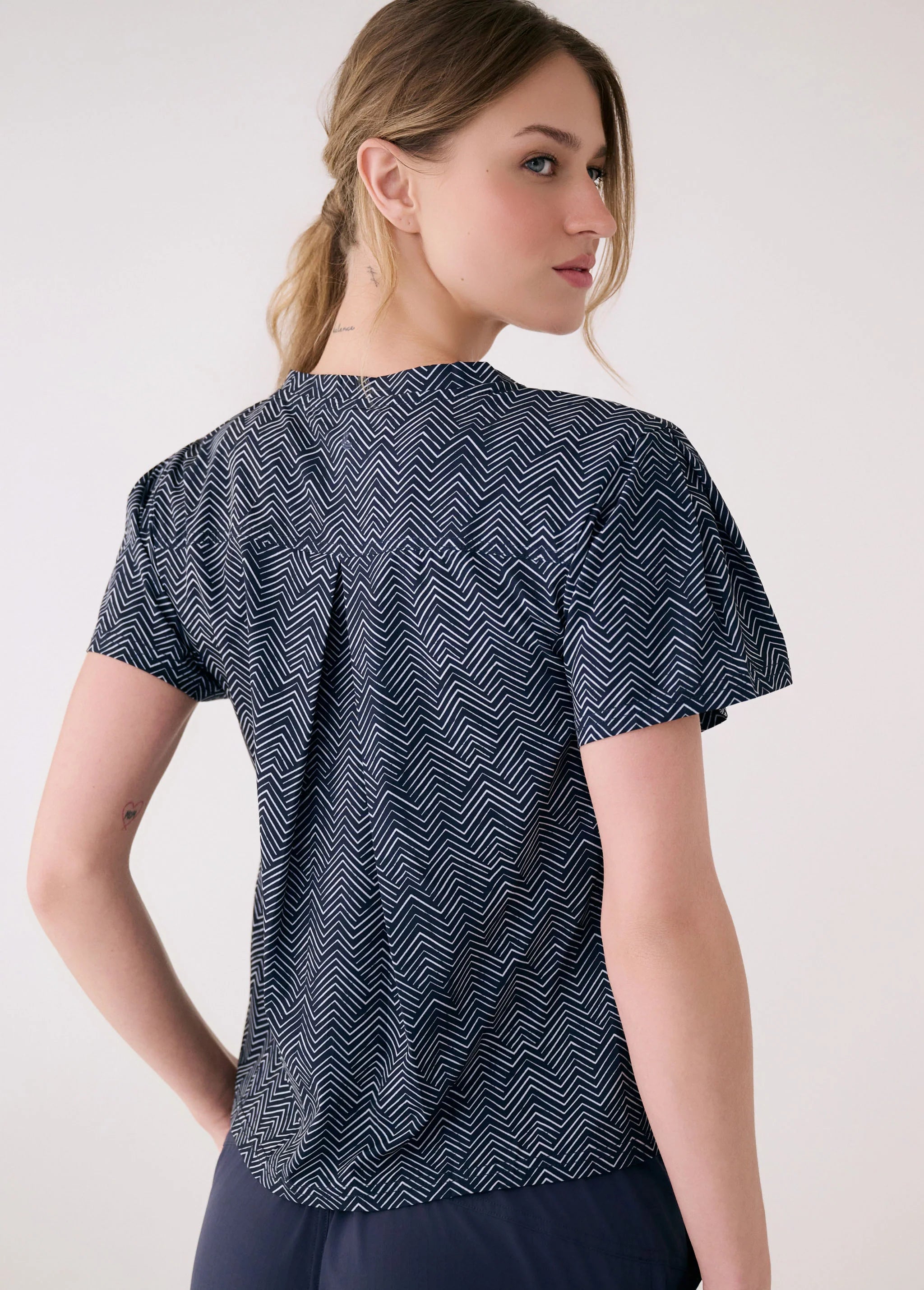 LOLE - OLIVIE V NECK TOP