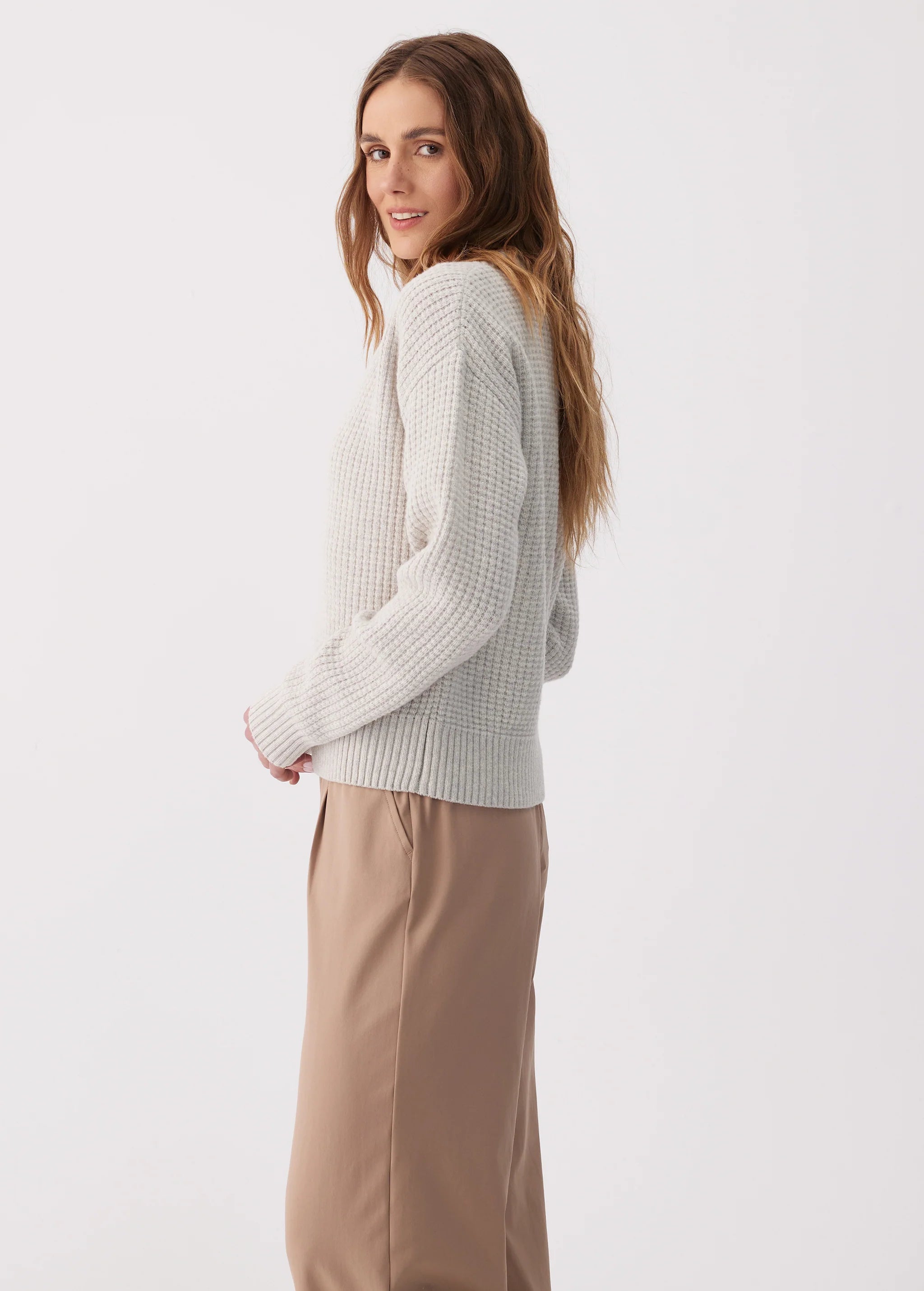 LOLE - VERDUN V-NECK SWEATER