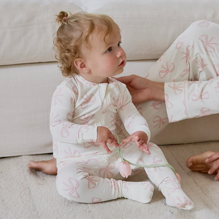 PETIT LEM - Baby Bows Print on Ivory Convertible Sleeper