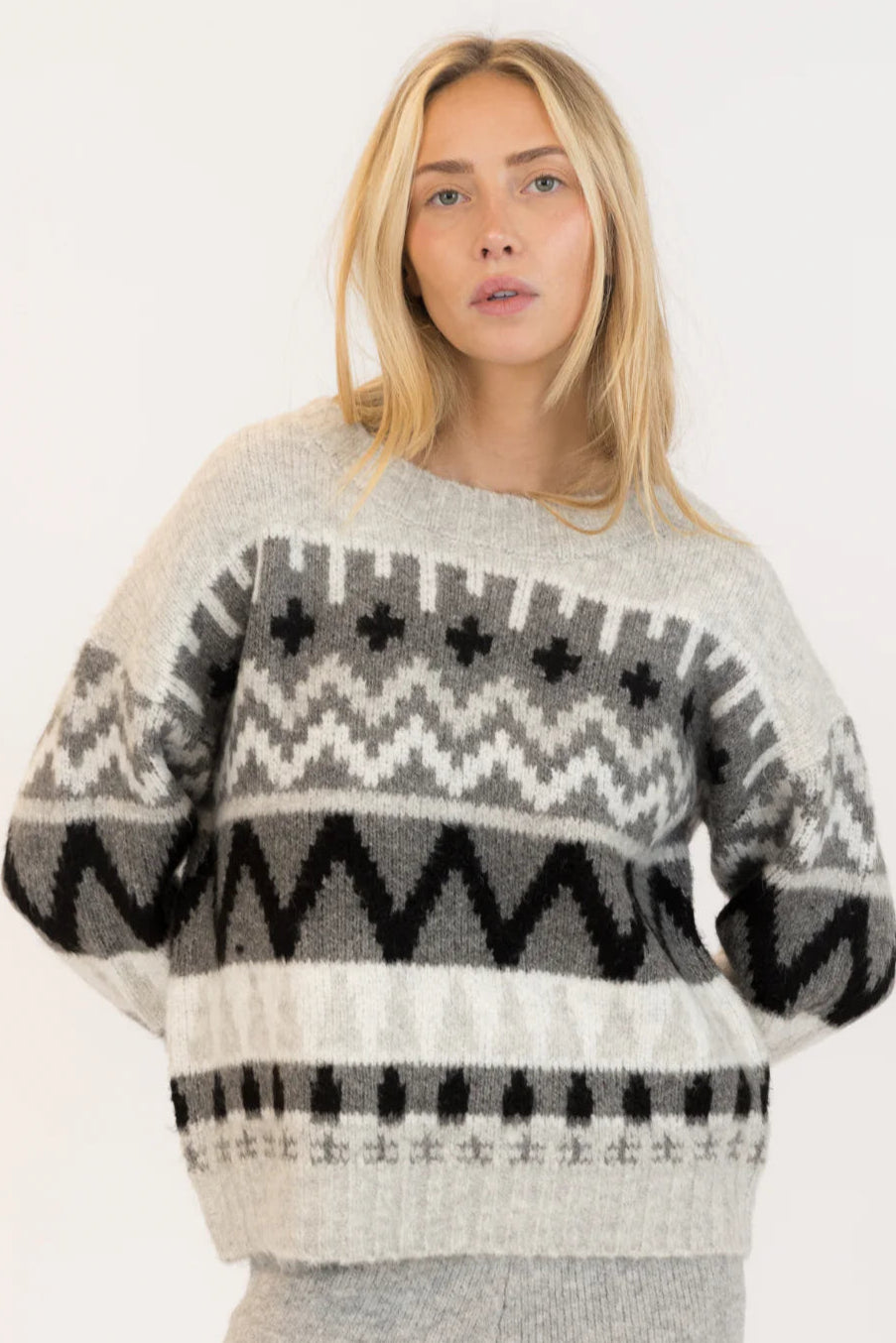 LYLA & LUXE - WOMEN'S LANDEN SWEATER 