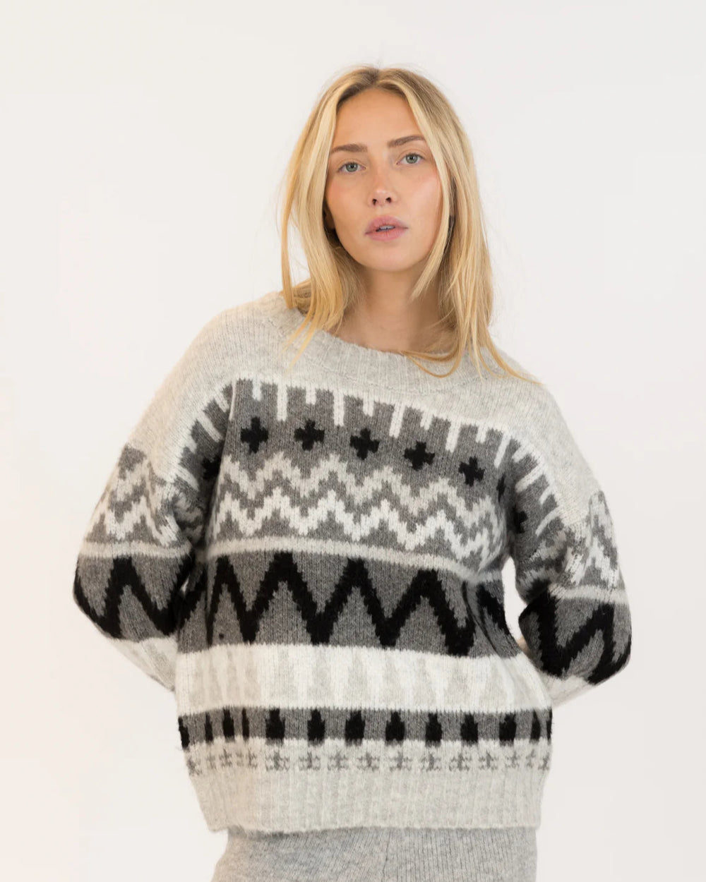 LYLA & LUXE - WOMEN'S LANDEN SWEATER 