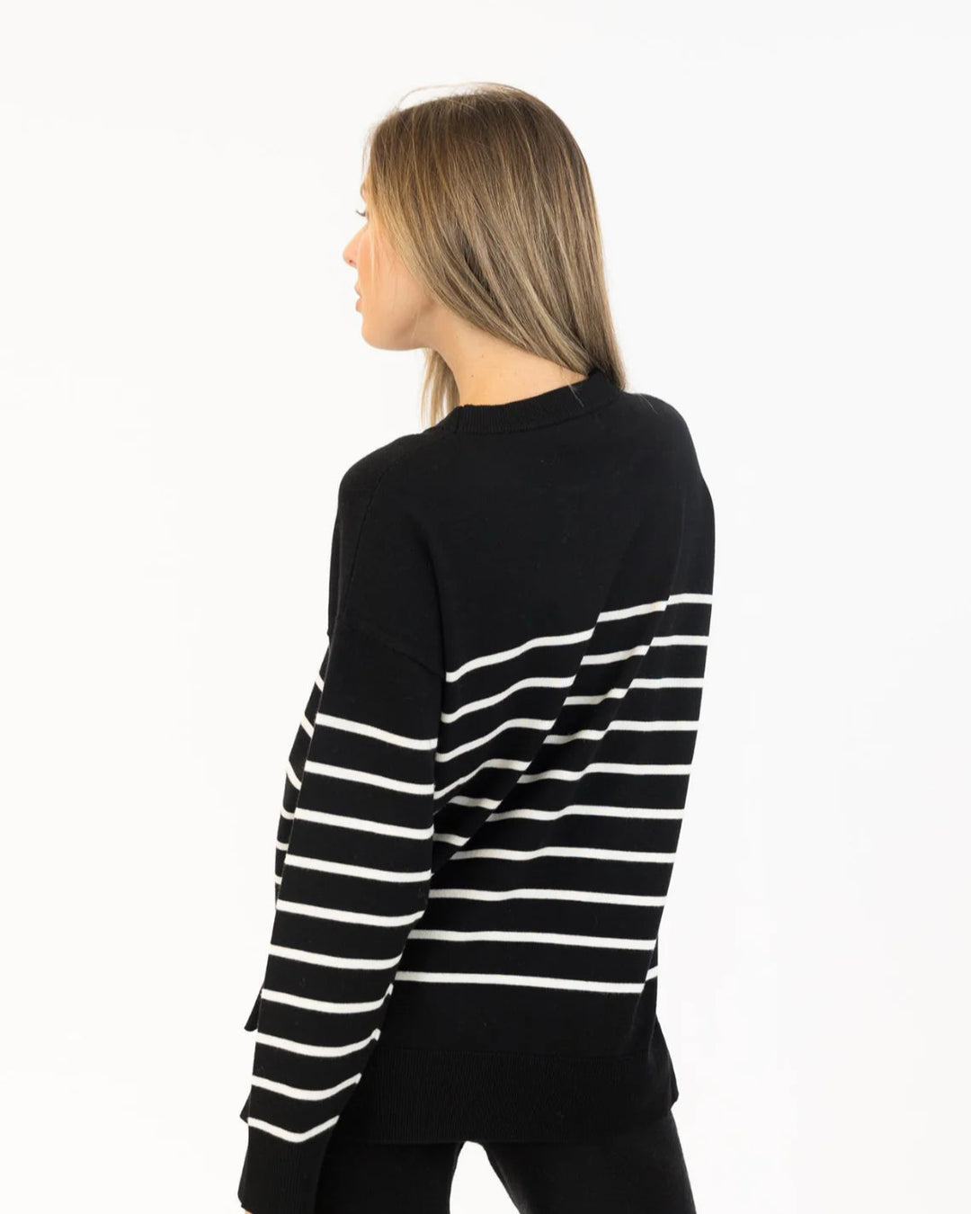 LYLA & LUXE - WOMEN'S BILLIE SWEATER 