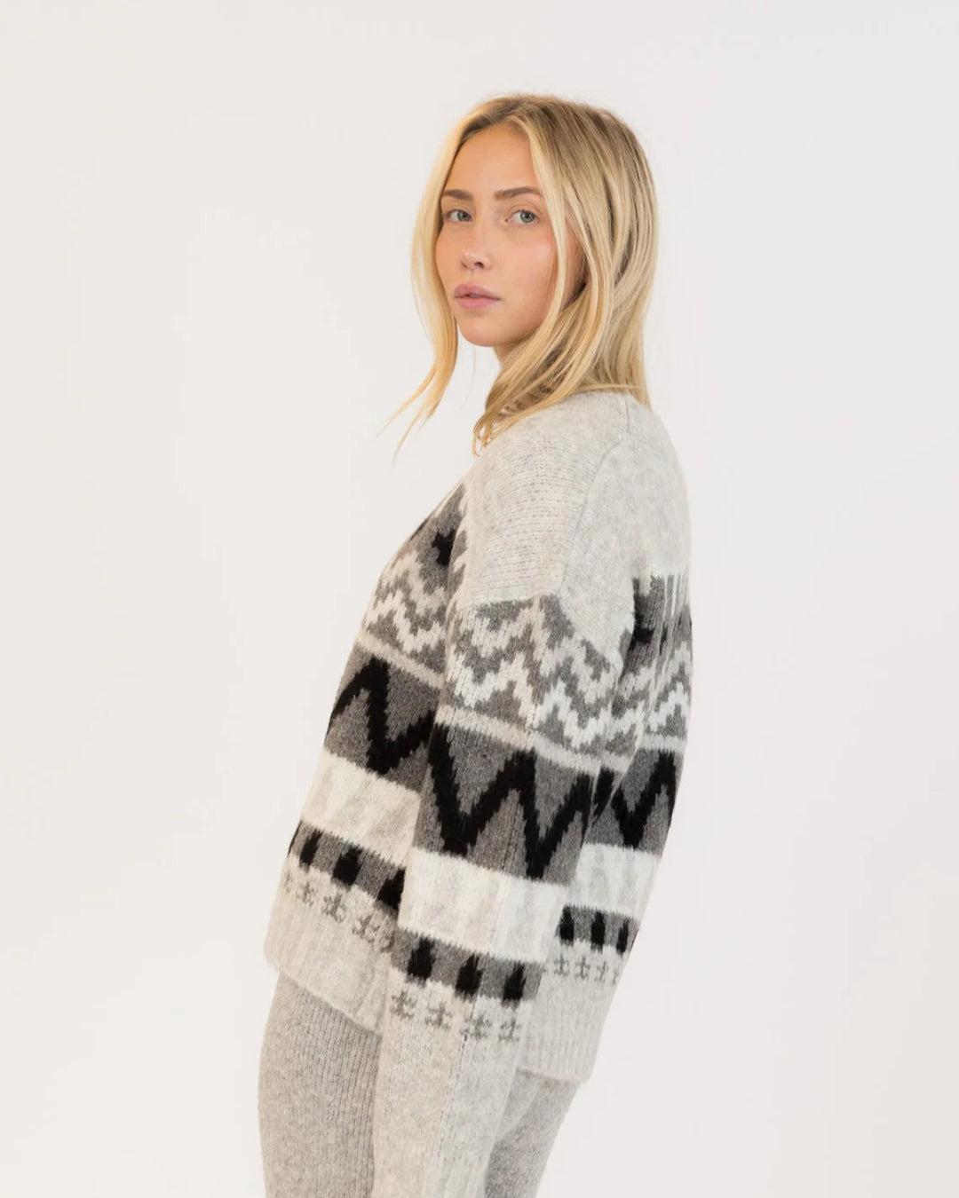 LYLA & LUXE - WOMEN'S LANDEN SWEATER 
