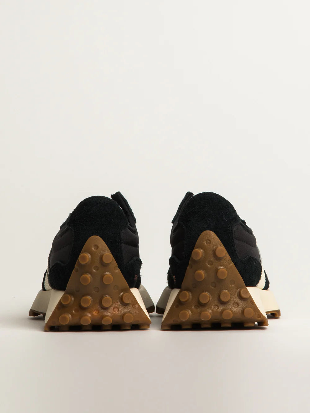 NEW BALANCE - WOMEN'S ATHLETIC THE 327 SNEAKER