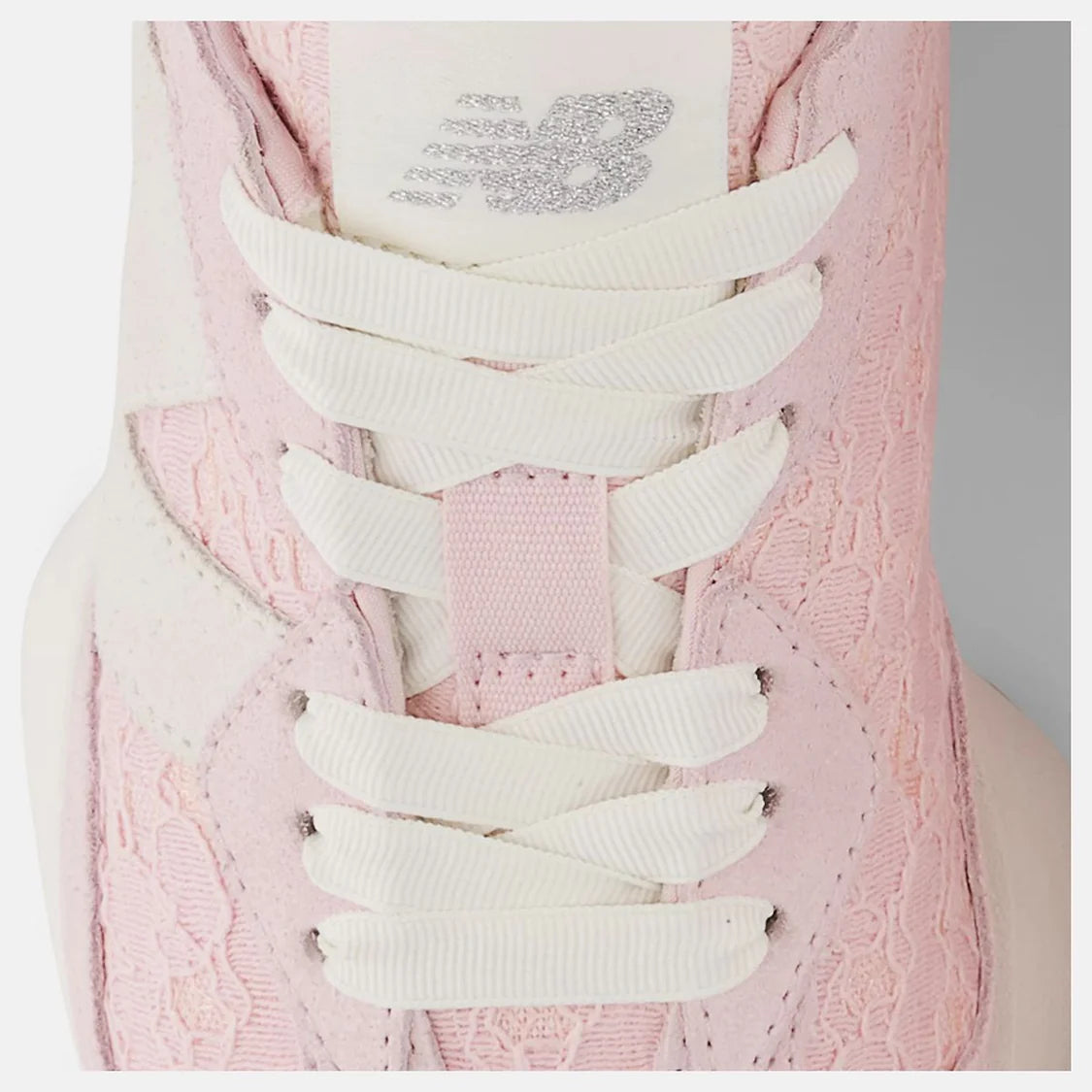 NEW BALANCE - WOMEN'S 327 SNEAKER