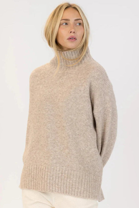 LYLA & LUXE - WOMEN'S OLIVER SWEATER