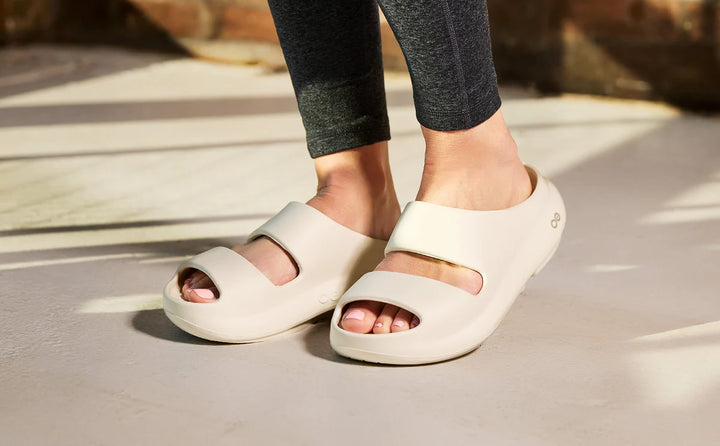 OOFOS - WOMEN'S OOYEA PLUS