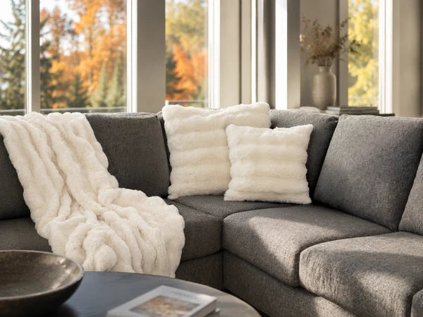 PLUSH FAUX FUR 22" X 22" PILLOW, IVORY