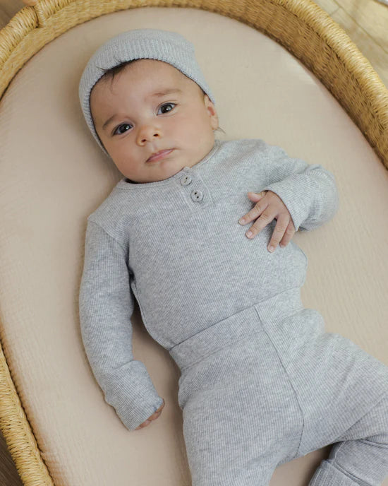 QUINCY MAE - RIBBED LONG SLEEVE ONESIE