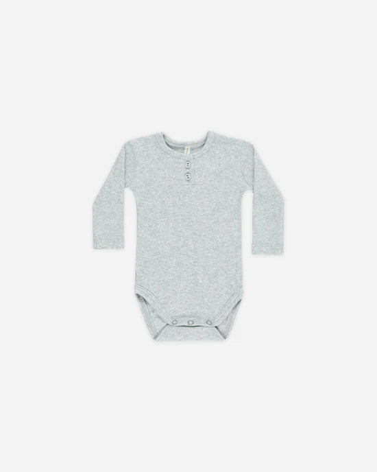 QUINCY MAE - RIBBED LONG SLEEVE ONESIE