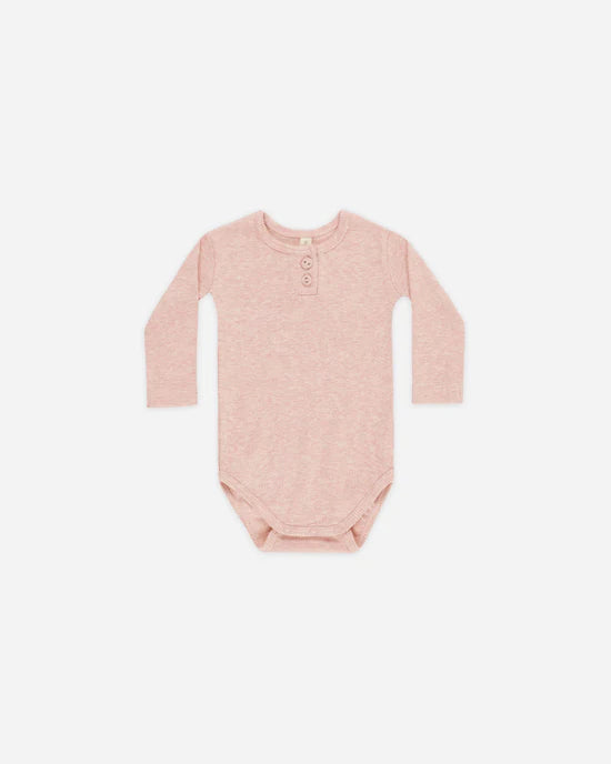 QUINCY MAE - RIBBED LONG SLEEVE ONESIE