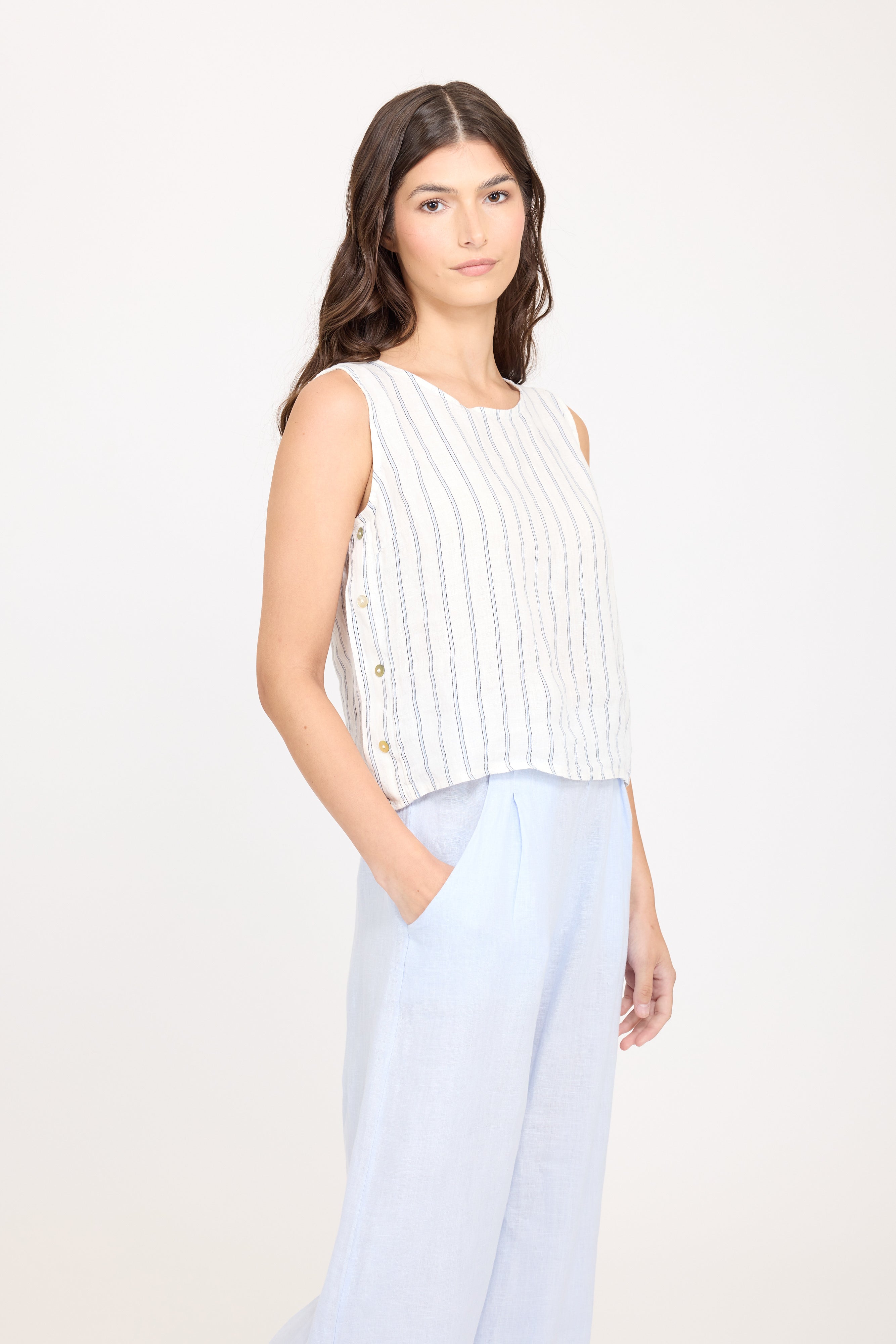 PISTACHE - SLEEVELESS LINEN TOP W/ BUTTON SIDES -FP