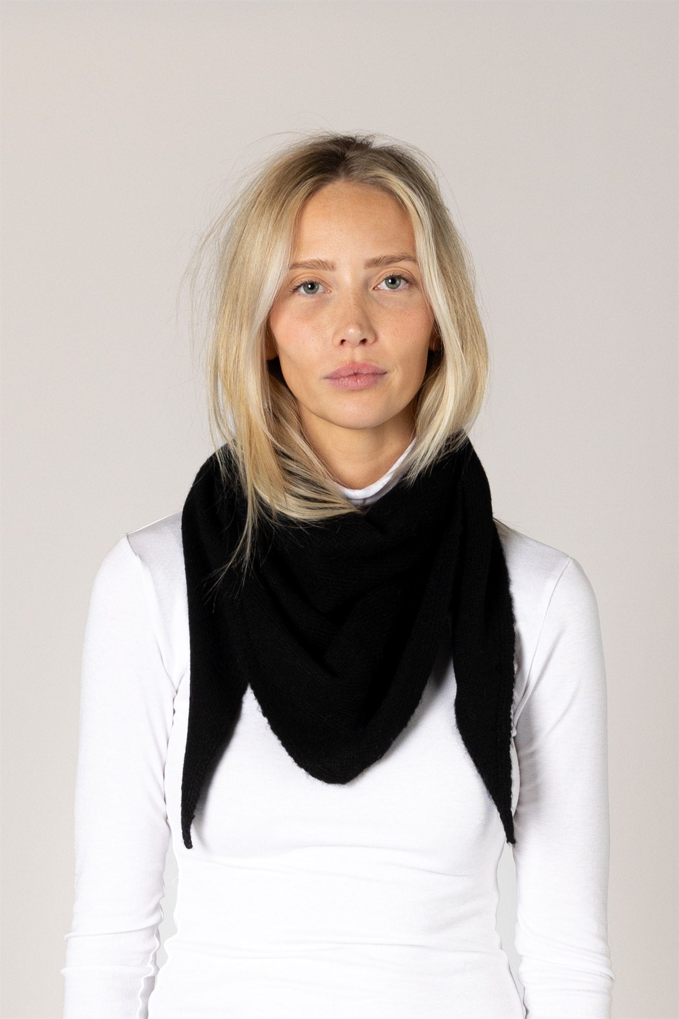 LYLA & LUXE - T-SCARF TRIANGLE SCARF