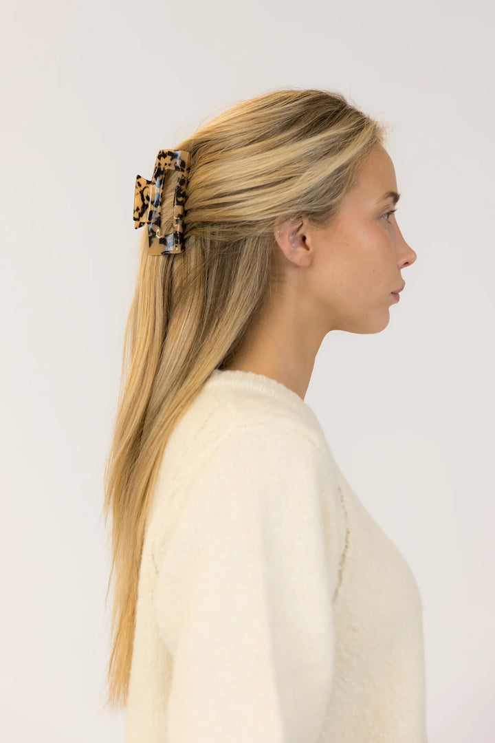 LYLA & LUXE- TORTOISE HAIRCLIP