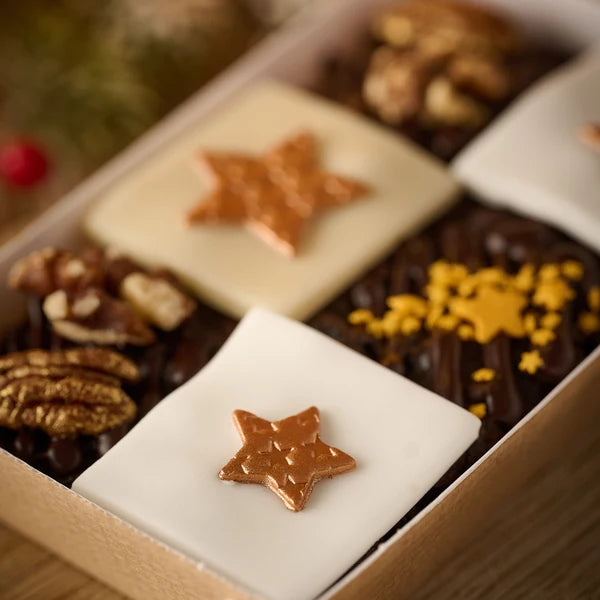 THE ORIGINAL CAKE CO. FESTIVE 6PC SPICED RUM , DATE & CARAMEL BAKE TRAY