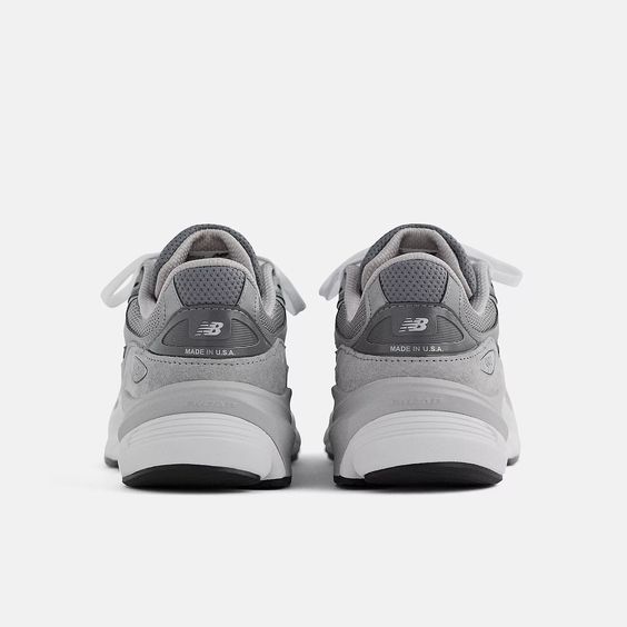 NEW BALANCE- LADIES W990GL6 ATHLETIC SHOE 