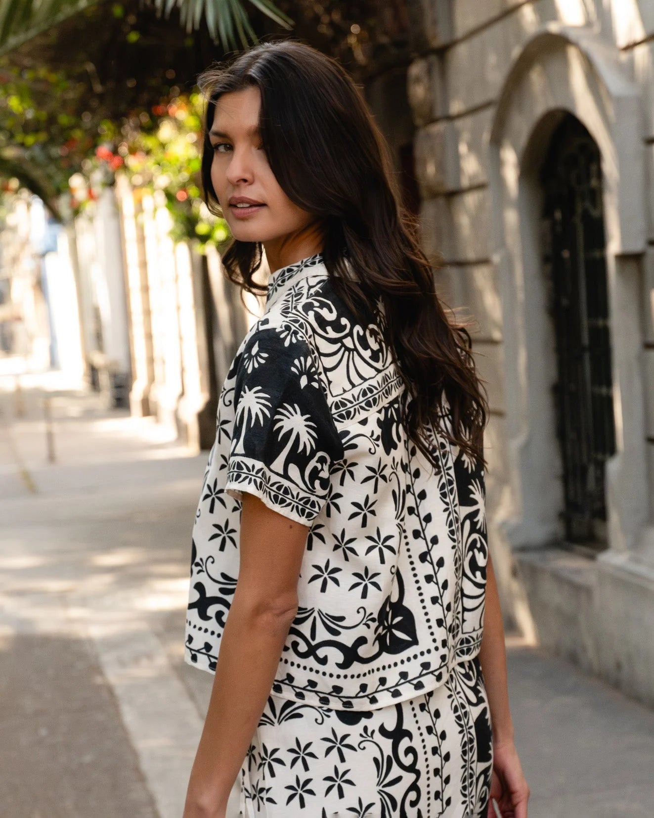 BELLA DAHL - BANDANA SS CAMP SHIRT