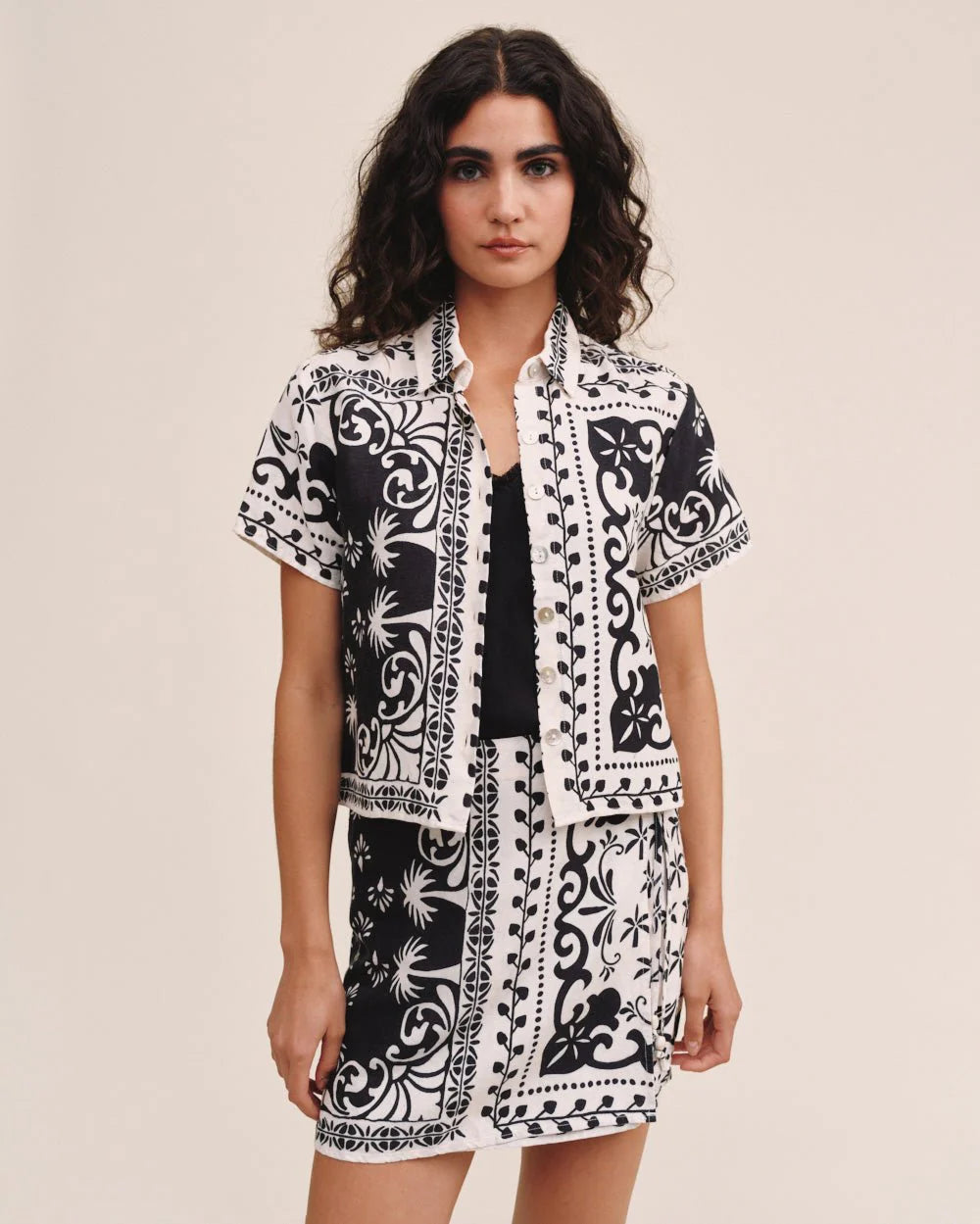 BELLA DAHL - BANDANA SS CAMP SHIRT