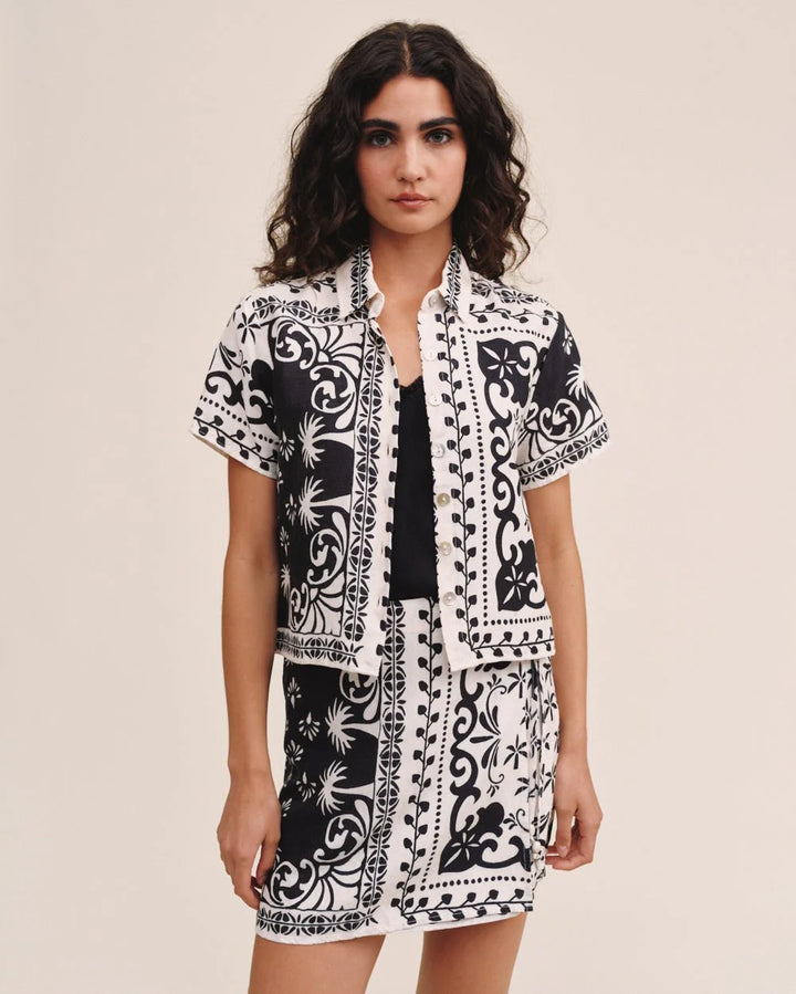 BELLA DAHL - BANDANA SS CAMP SHIRT