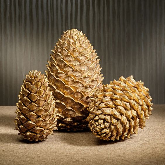 ZODAX- GOLDEN DECORATIVE PINE CONE - MEDIUM 