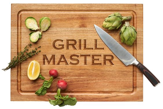SOPHISTIPLATE- "GRILL MASTER" CARV'D ACACIA CARVING BOARD W / CHEF'S KNIFE