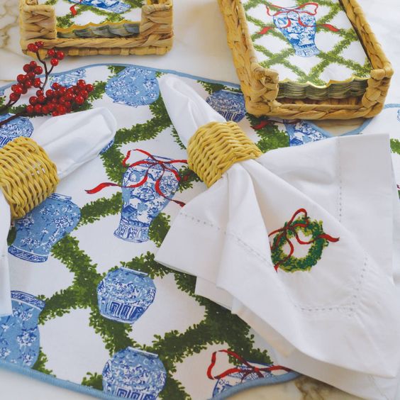 8 OAK LANE- WREATH EMBROIDED DINNER NAPKIN 