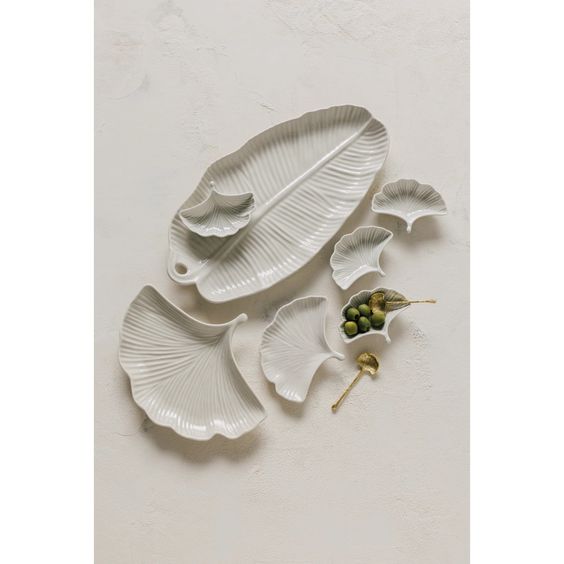 DANICA- 15" LEAFLET SERVING PLATTER