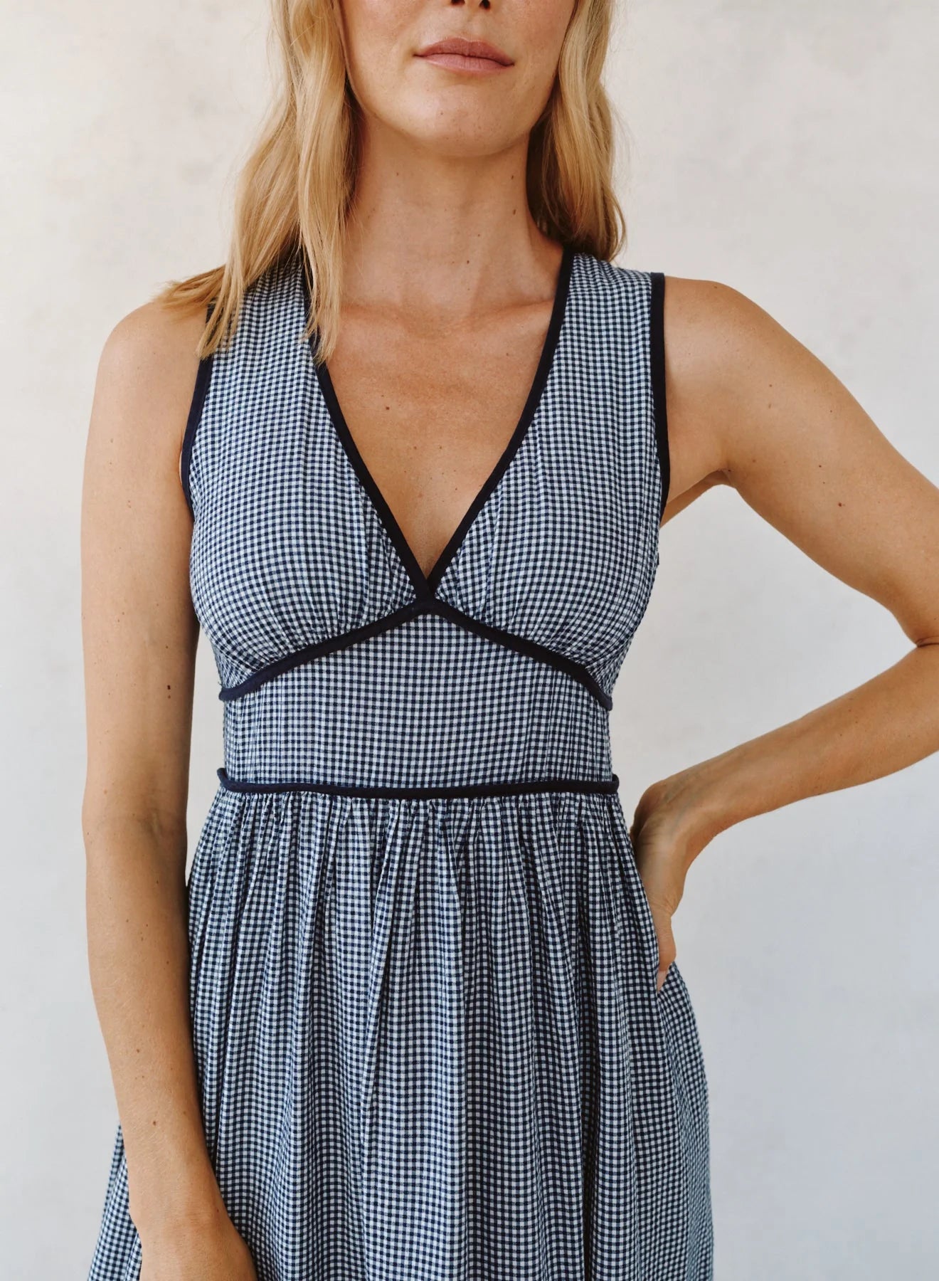 BELLA DAHL - WOMEN'S V-NECK MIDI DRESS
