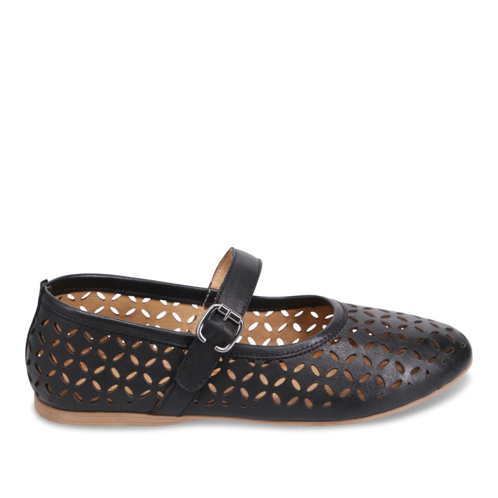 BUENO - KEHLANI FLAT 26WE1701