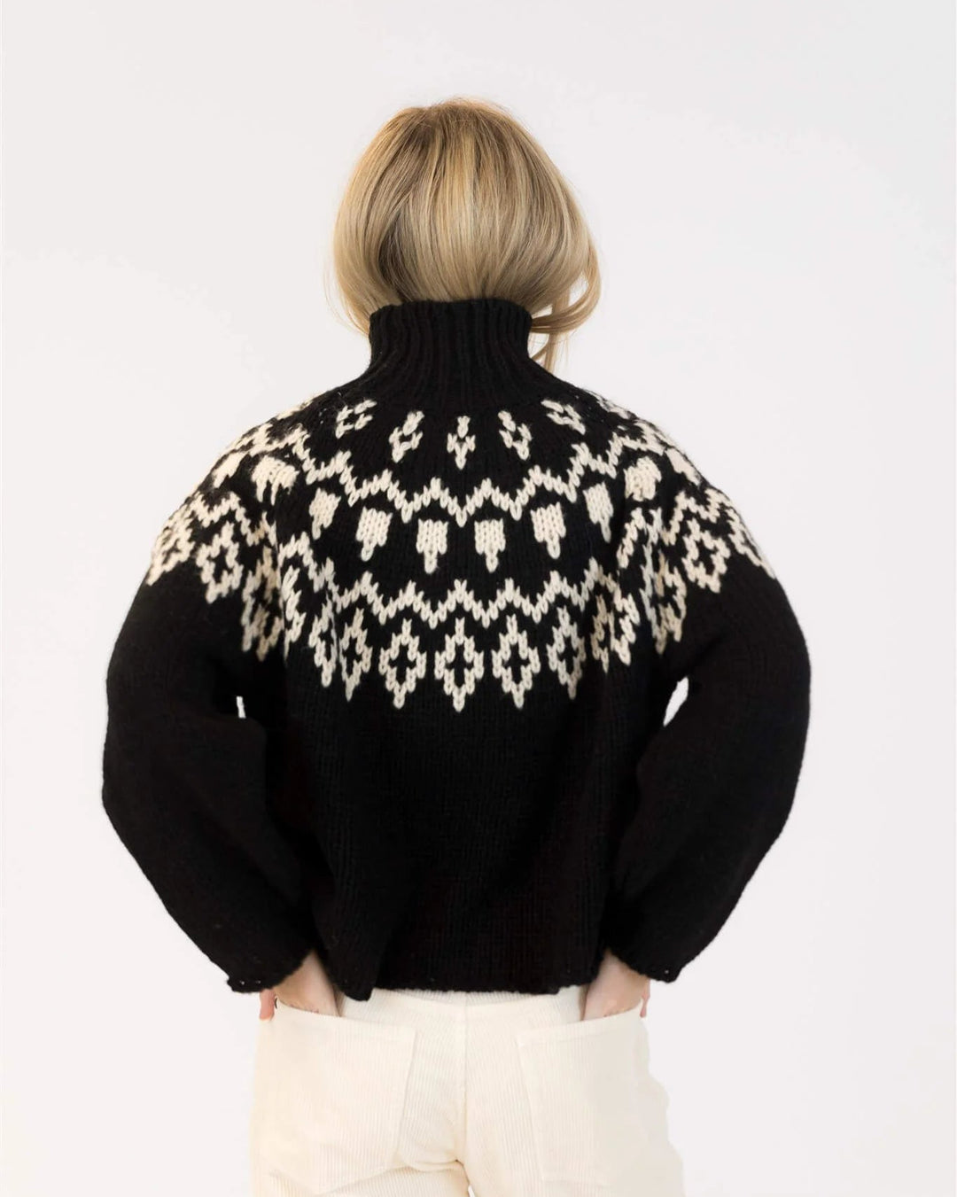LYLA & LUXE - WOMEN'S AGGIE FAIR SWEATER 