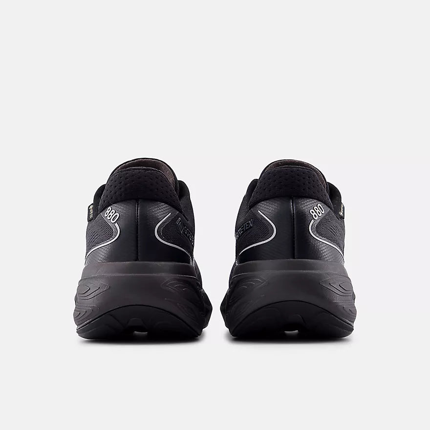 NEW BALANCE - MENS ATHLETIC SHOE 880V15