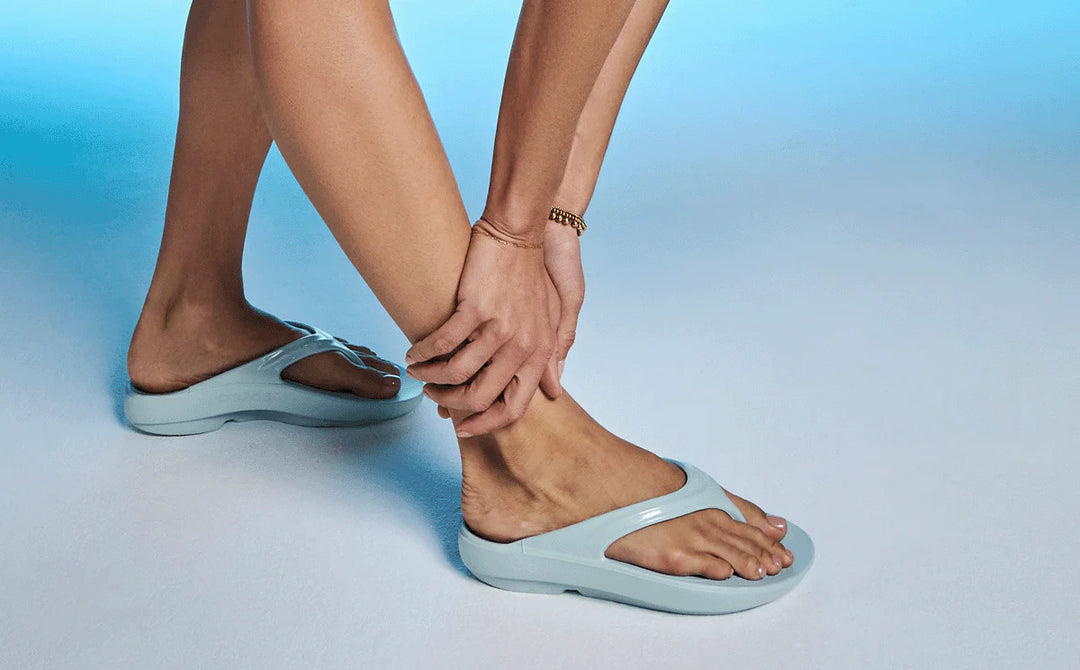 OOFOS - Women's OOlala Thong Sandal