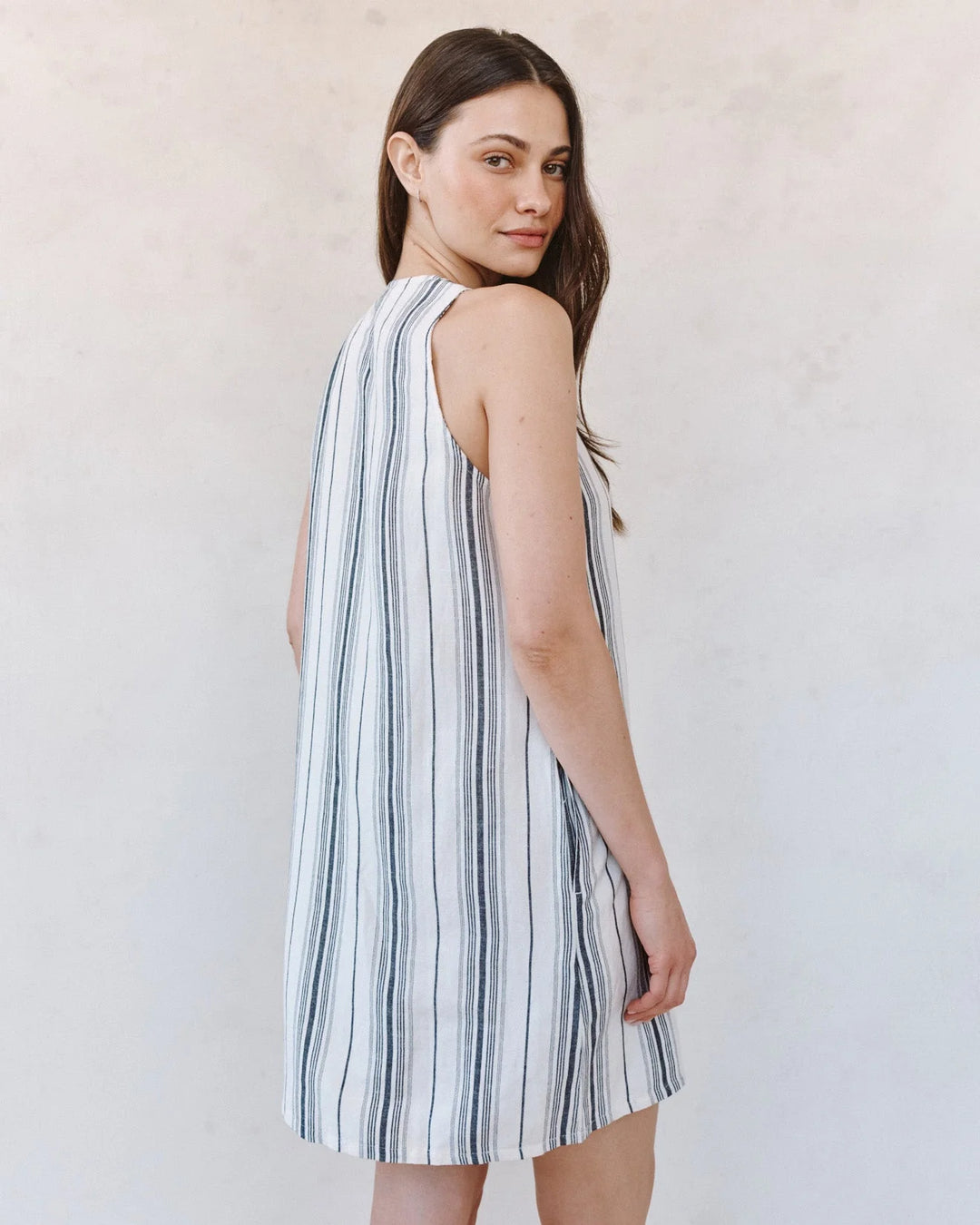 BELLA DAHL - SLEEVELESS LACE UP MINI DRESS