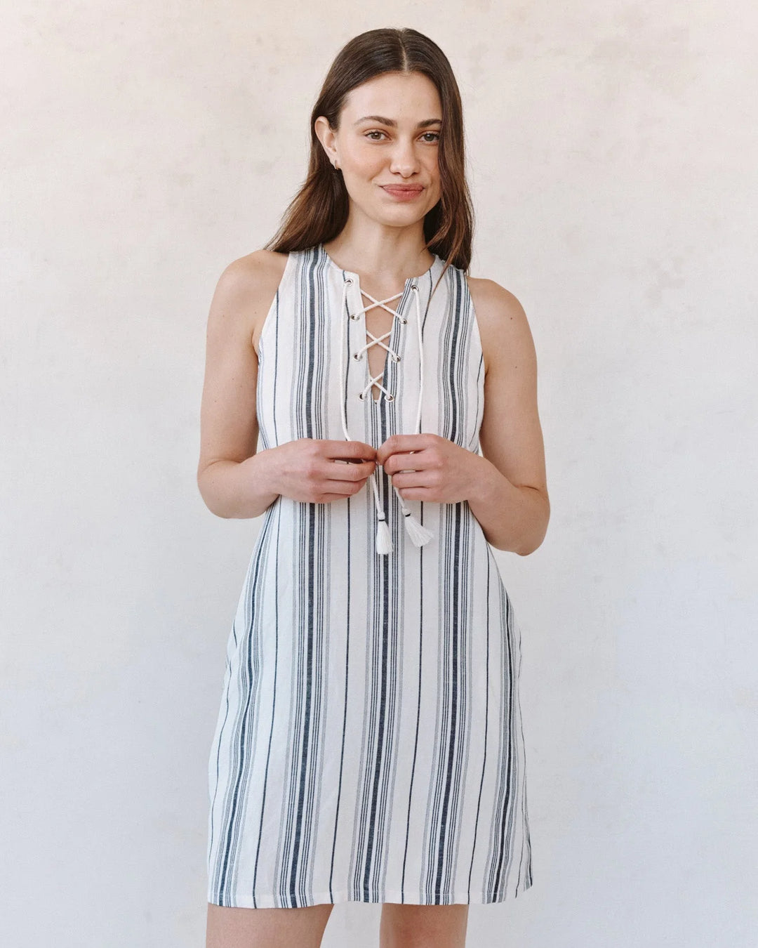 BELLA DAHL - SLEEVELESS LACE UP MINI DRESS