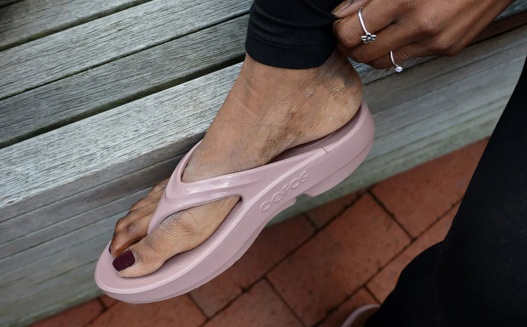 OOFOS - Women's OOlala Thong Sandal