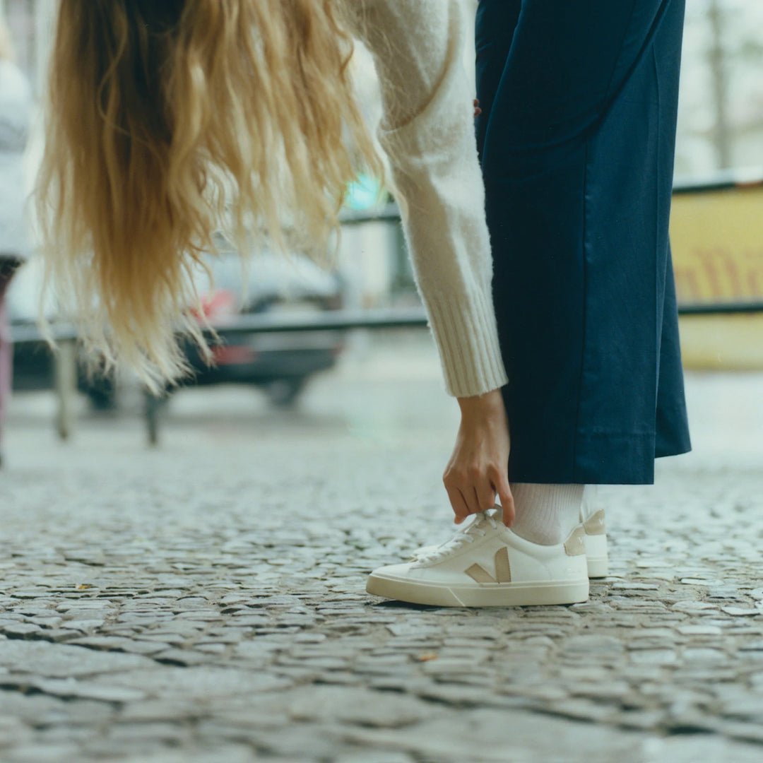 VEJA- WOMEN'S CAMPO LEATHER SNEAKER