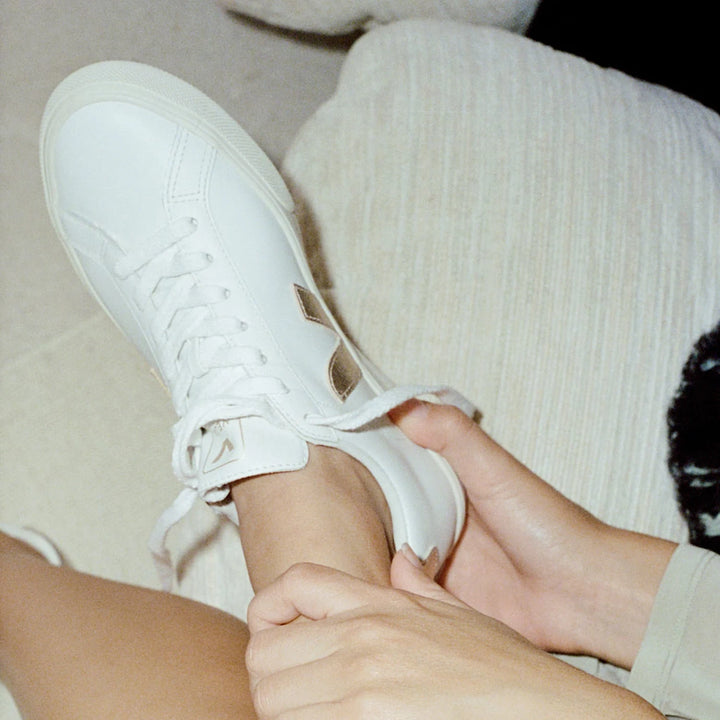 VEJA- WOMEN'S CAMPO LEATHER SNEAKER
