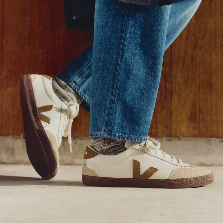 VEJA- WOMEN'S VOLLY LEATHER SNEAKER