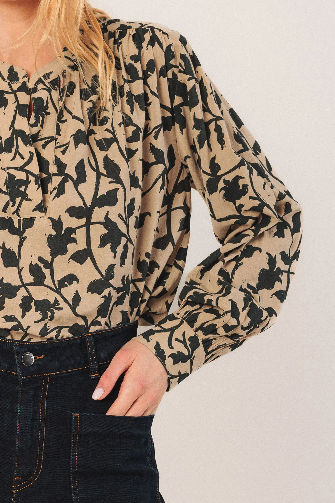 INDI & COLD- WOMEN'S MAO COLLAR BLOUSE