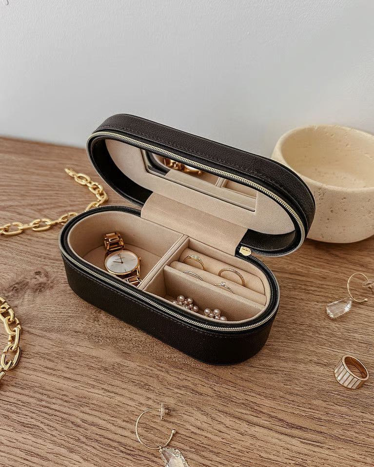 LOUENHIDE - JULIETTE & CHARLEE COSMETIC SET