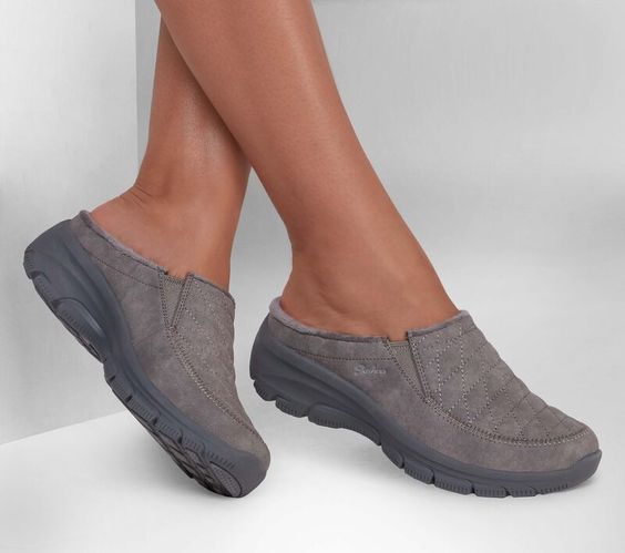 SKECHERS- LADIES EASY GOING ROAD TRIP SLIPPERS